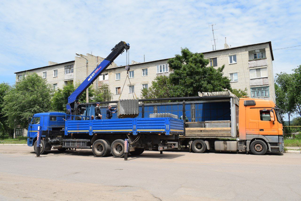 Гуманитарный конвой со строительными материалами из Калужской области прибыл в Первомайск Луганской Народной Республики.